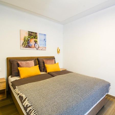 Apartment Grey&Yellow ซาดาร์ ภายนอก รูปภาพ