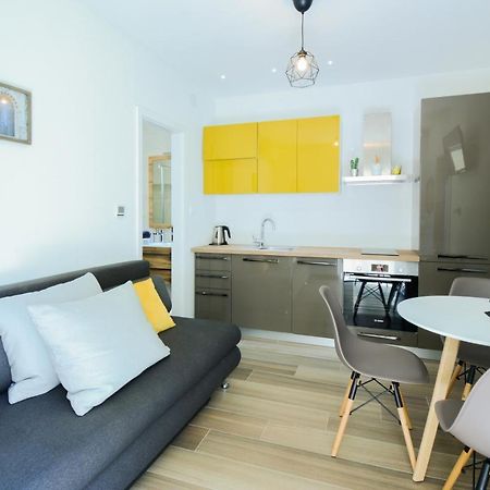 Apartment Grey&Yellow ซาดาร์ ภายนอก รูปภาพ