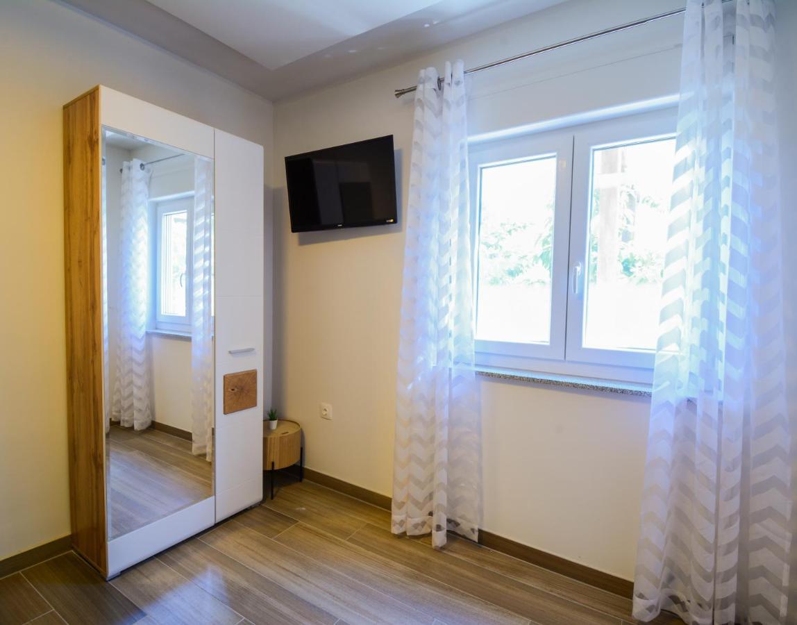 Apartment Grey&Yellow ซาดาร์ ภายนอก รูปภาพ