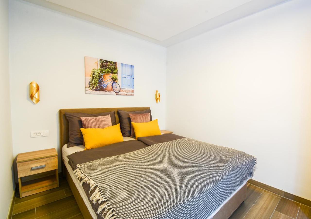 Apartment Grey&Yellow ซาดาร์ ภายนอก รูปภาพ